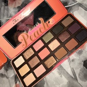 BNWT Too Faced Sweet Peach Eyeshadow Pallet