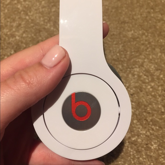 Beats Headphones - Picture 3 of 4