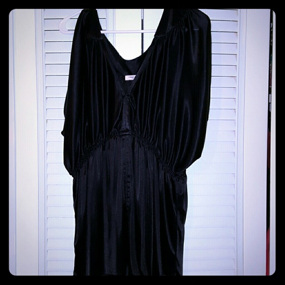 Vertigo Paris deep v-neck open shoulder shirt