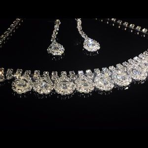 Simple tear drop necklace earing set (clear)