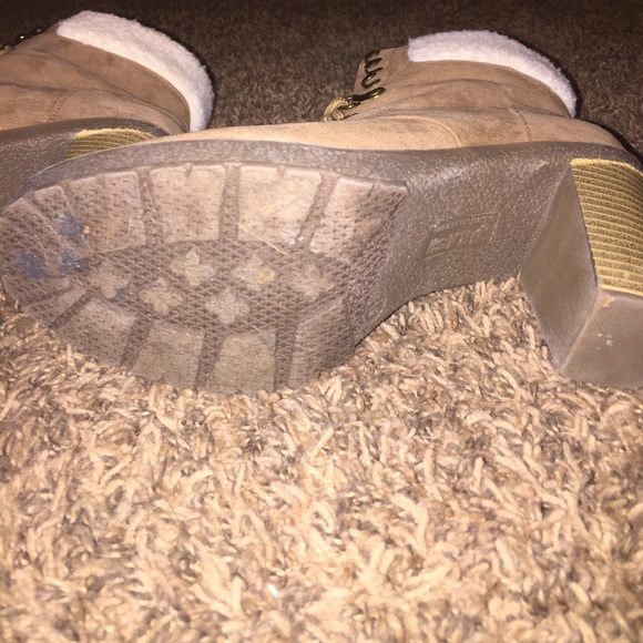 Chunky tan suede timberlands - Picture 3 of 3