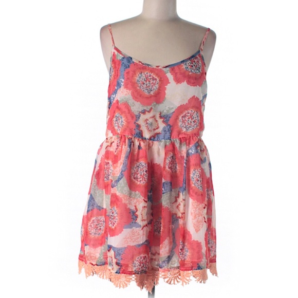 Pink floral romper medium lace NWT - Picture 1 of 3