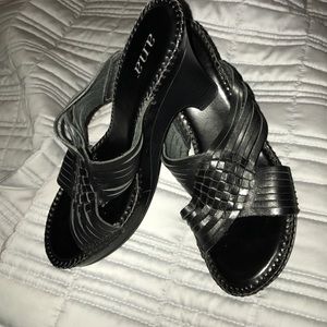 Woven leather slide heel