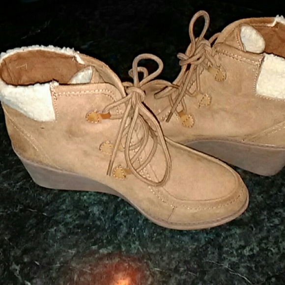 Wedge boots