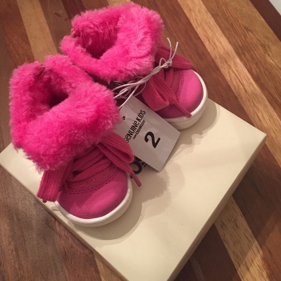 Girls Osh Kosh Genuine Kids Shoe Pink/White Size 2