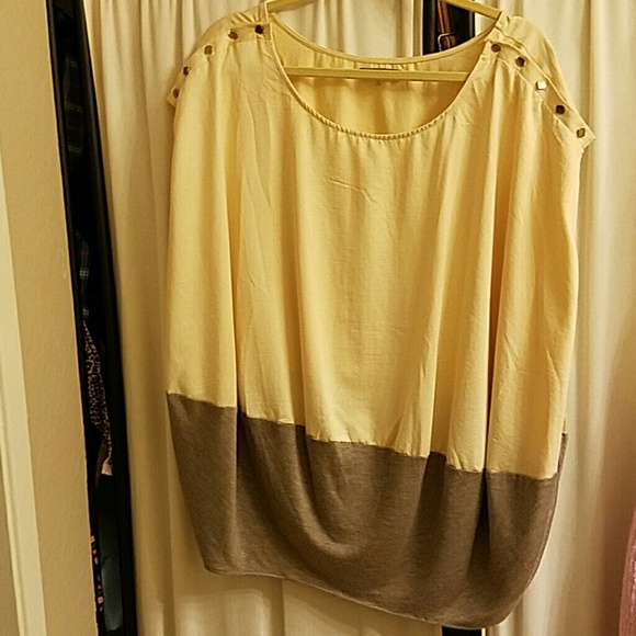 Loose fitting dress shirt