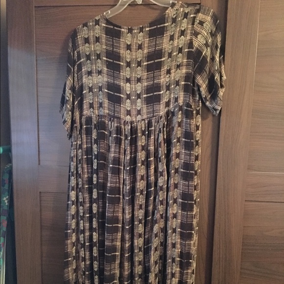 Loose Dress - Picture 2 of 4