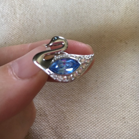 Gorgeous Swarovski Silver & Blue Jewel Swan Pin - Picture 3 of 6