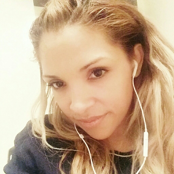 Meet your Posher, Alma - Picture 3 of 5