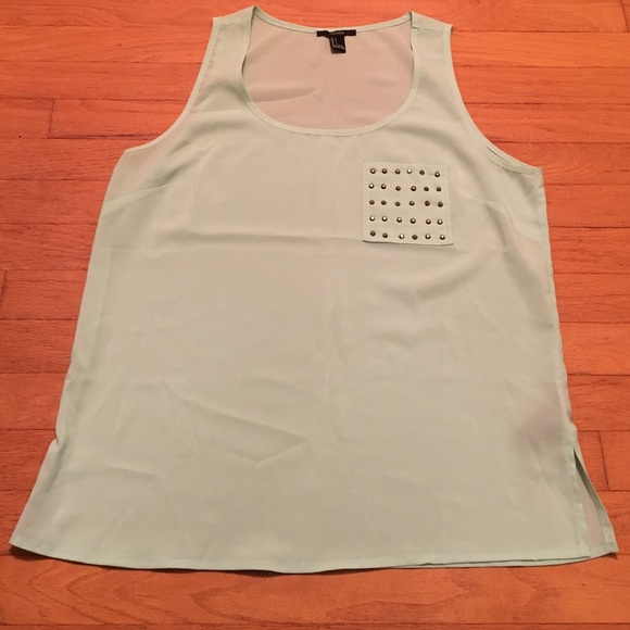 Sleeveless mint green top