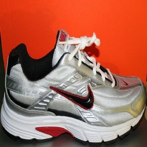 New Men's Nike Initiator, Size 10.5 Shoe