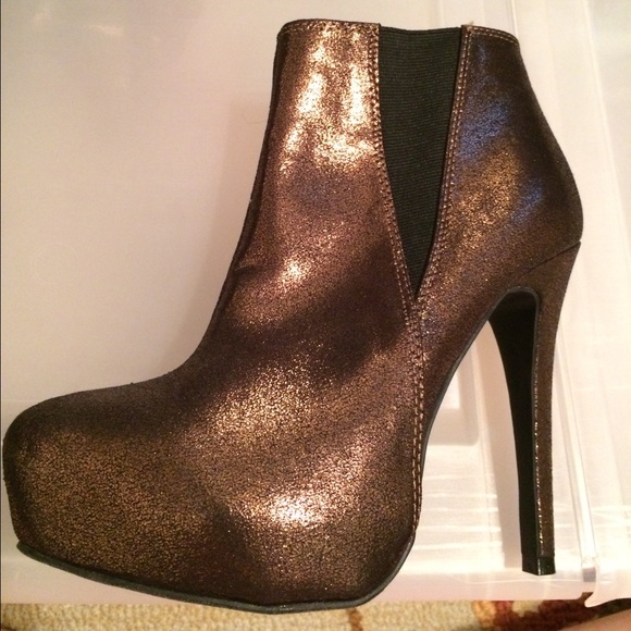 R&R Gold stiletto booties