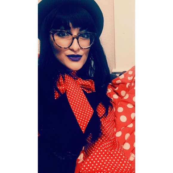 🎀💜 Meet Your Posher! - Picture 3 of 4