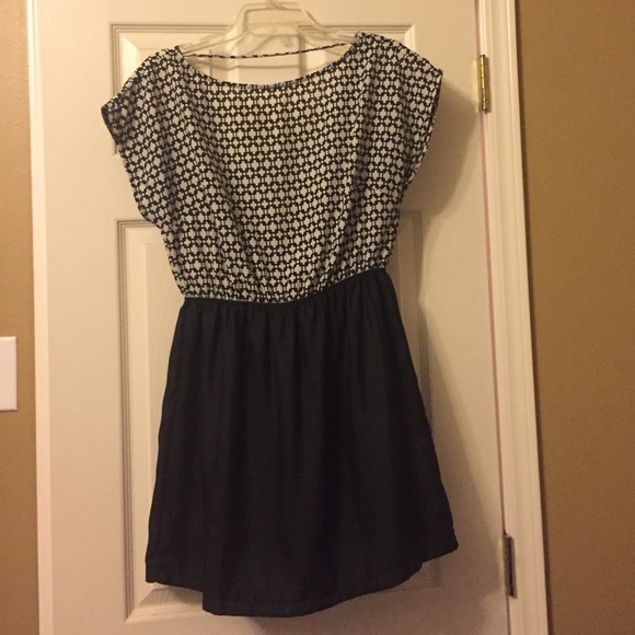 Women's Dress - Picture 1 of 2