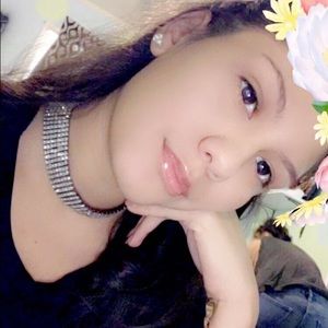 Meet your Posher, Alejandra