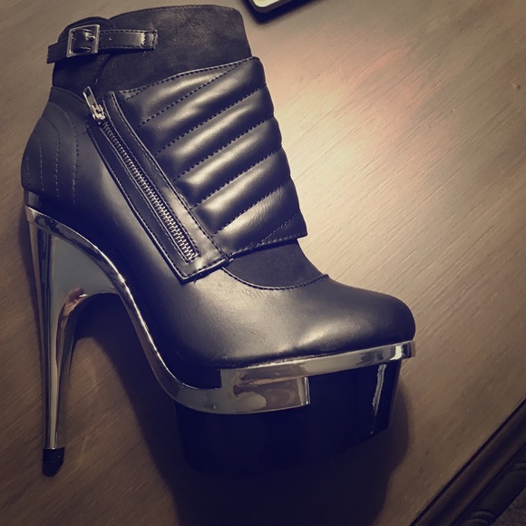Showstopper Boots