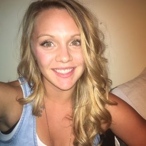 Meet your Posher, Courtney