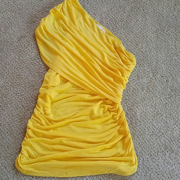 One shoulder top