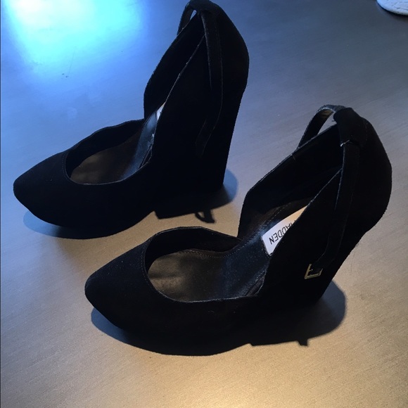Steve Madden black wedges