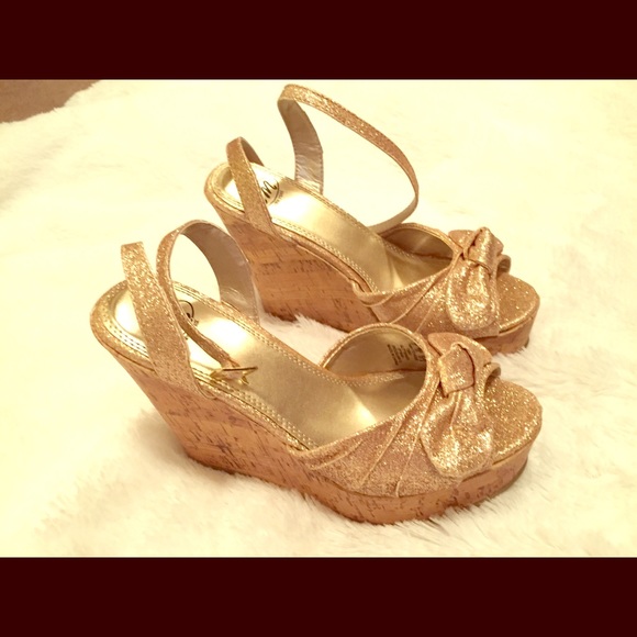 Beautiful sparkling gold wedges!