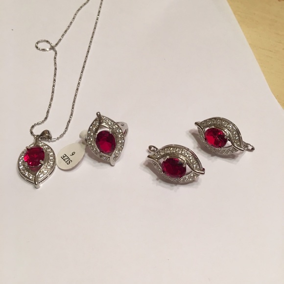 Ruby set - Picture 1 of 1