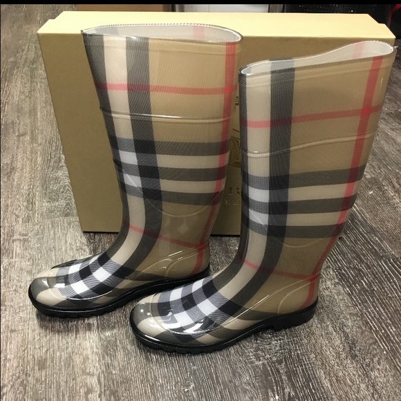 Burberry rain boots size 8