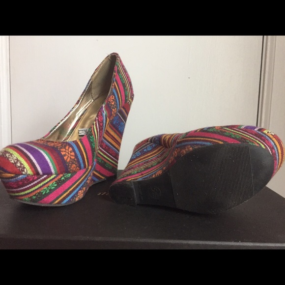 Mossimo Patterned Wedges- Steve Madden Look Alike - Picture 3 of 3