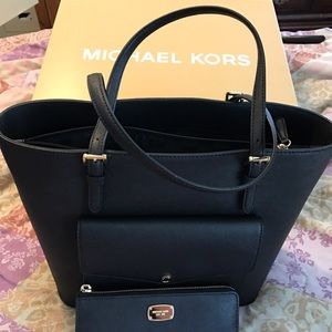 BRAND NEW Michael Kors Purse with matching wallet