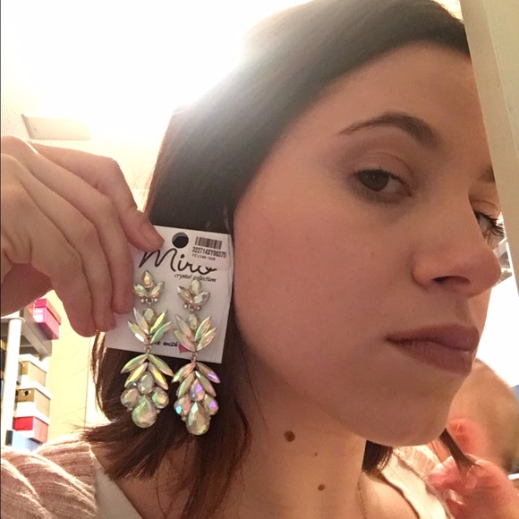 Sold!Silver AB chandelier statement earrings cryst - Picture 2 of 2