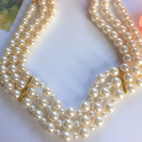 Costume Pearl Choker Necklace - Picture 2 of 2