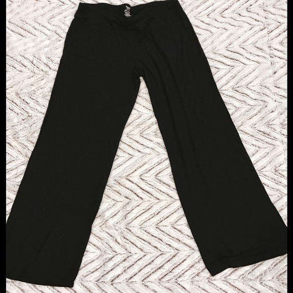 Sleep/loungewear in black