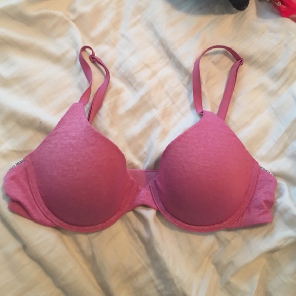 Victoria's Secret tshirt bra 32b