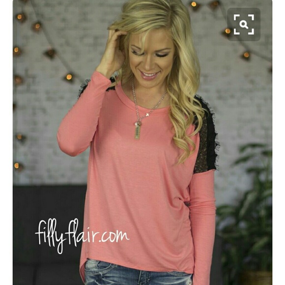 ❤SALE❤ Coral eyelash lace top