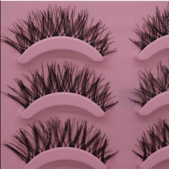 5 PAIRS HIGH QUALITY EYELASHES! - Picture 3 of 3