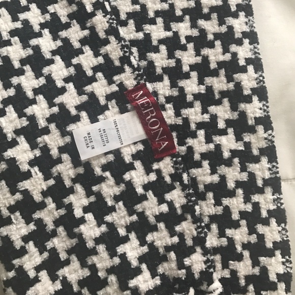 Black/White Scarf - Picture 3 of 3