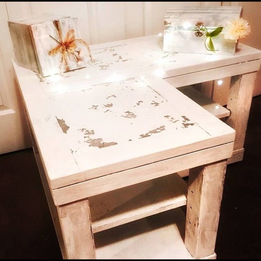 Chippy look_Chalk Painted Table_Custom Upcycle