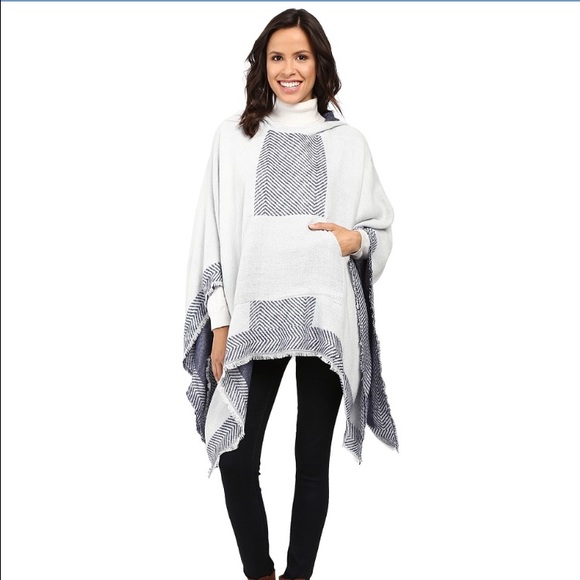 NWT Vince Camuto Border Poncho w/ Center Pocket