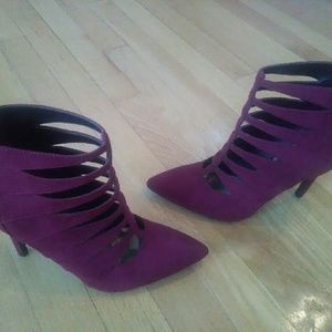 G by Guess burgundy suede high heels shoes