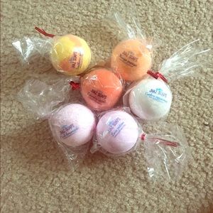 6 brand new bath bombs