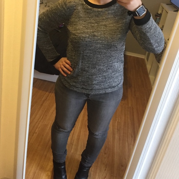 Banana Republic heathered grey long sleeve - Picture 1 of 3