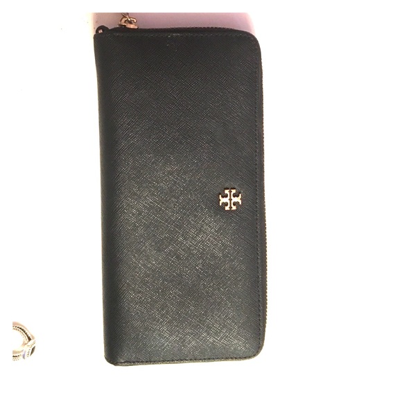 Tory Burch Perry Zip Passport Wallet