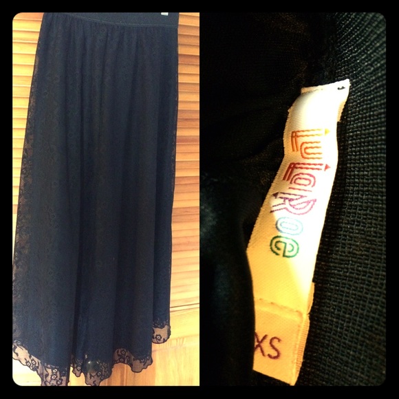 Lularoe Lucy XS, black, lined with lace overlay