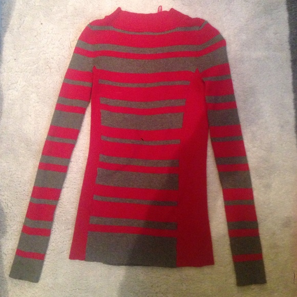 Love by Design V-neck sweater. - Picture 4 of 4