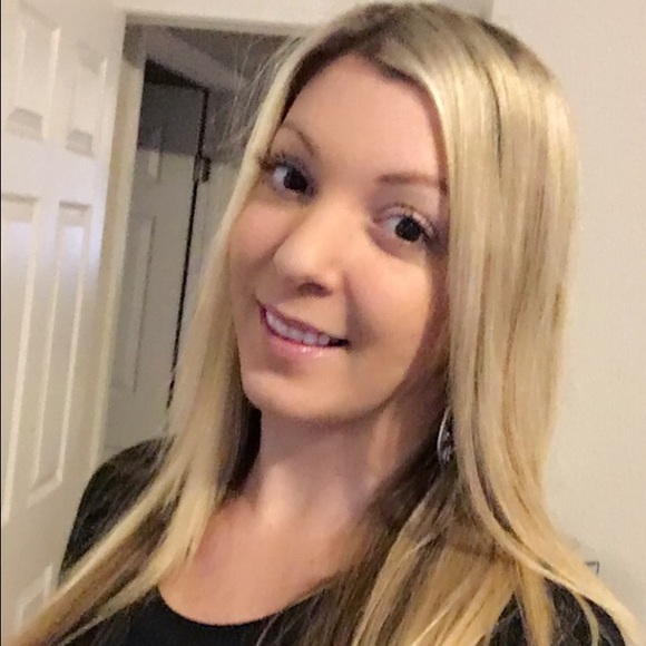 Meet your Posher, Jessica - Picture 3 of 4