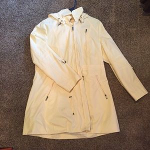 Light yellow rain jacket, size 10-12