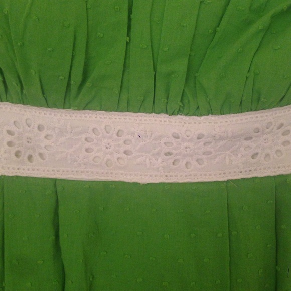 Cute little green dress - Picture 3 of 4