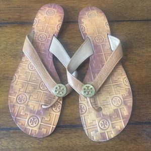 Too big, great condition Tory burch Thora