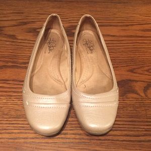 Life Stride nude flats Size 7M