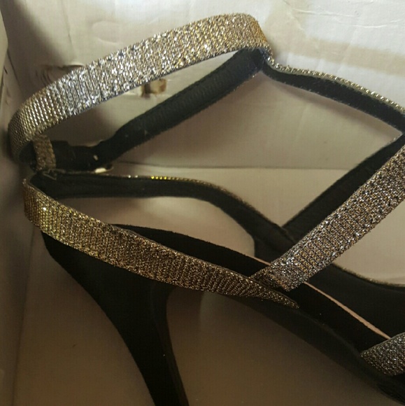 Heels - Picture 3 of 4