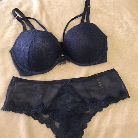 NWOT bra and lace underwear set.